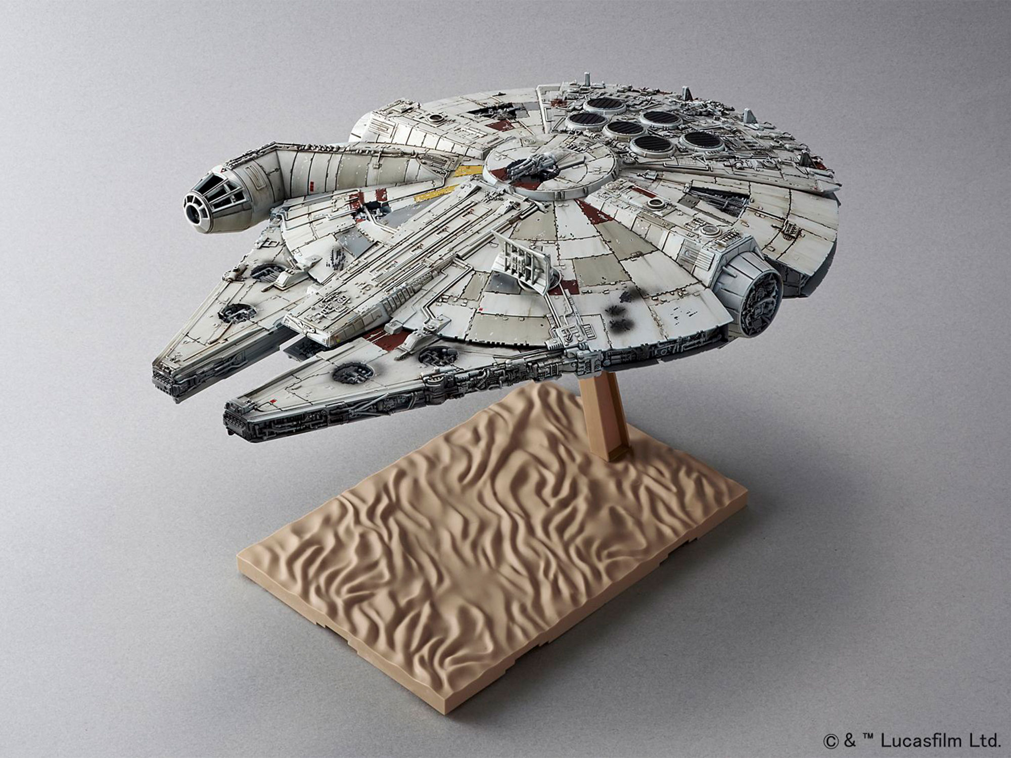 01211 Bandai: Millennium Falcon