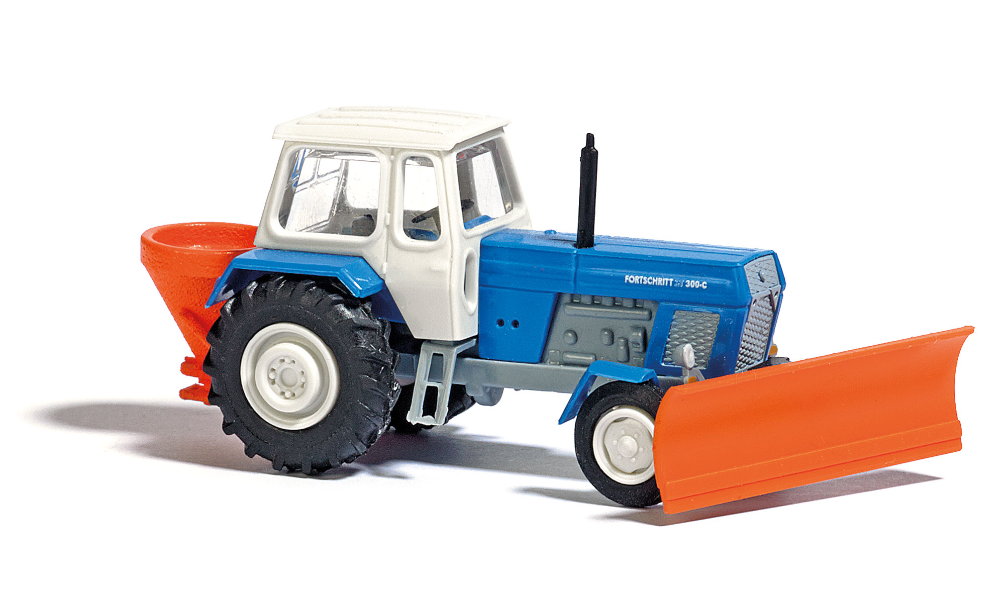 8699 Traktor mit Schneepflug