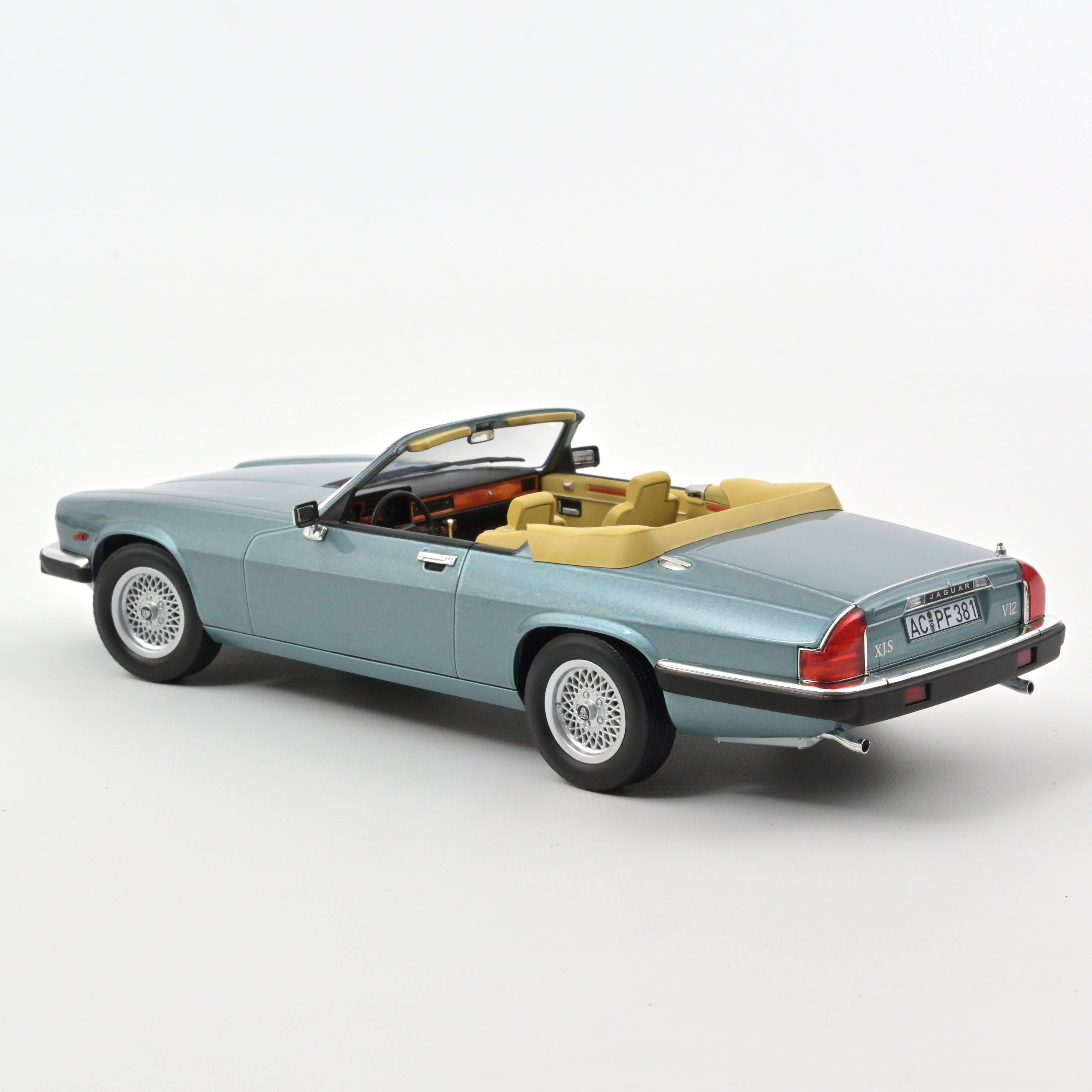 182635 Jaguar XJ-S 5.3 Cabrio hellblau-met.