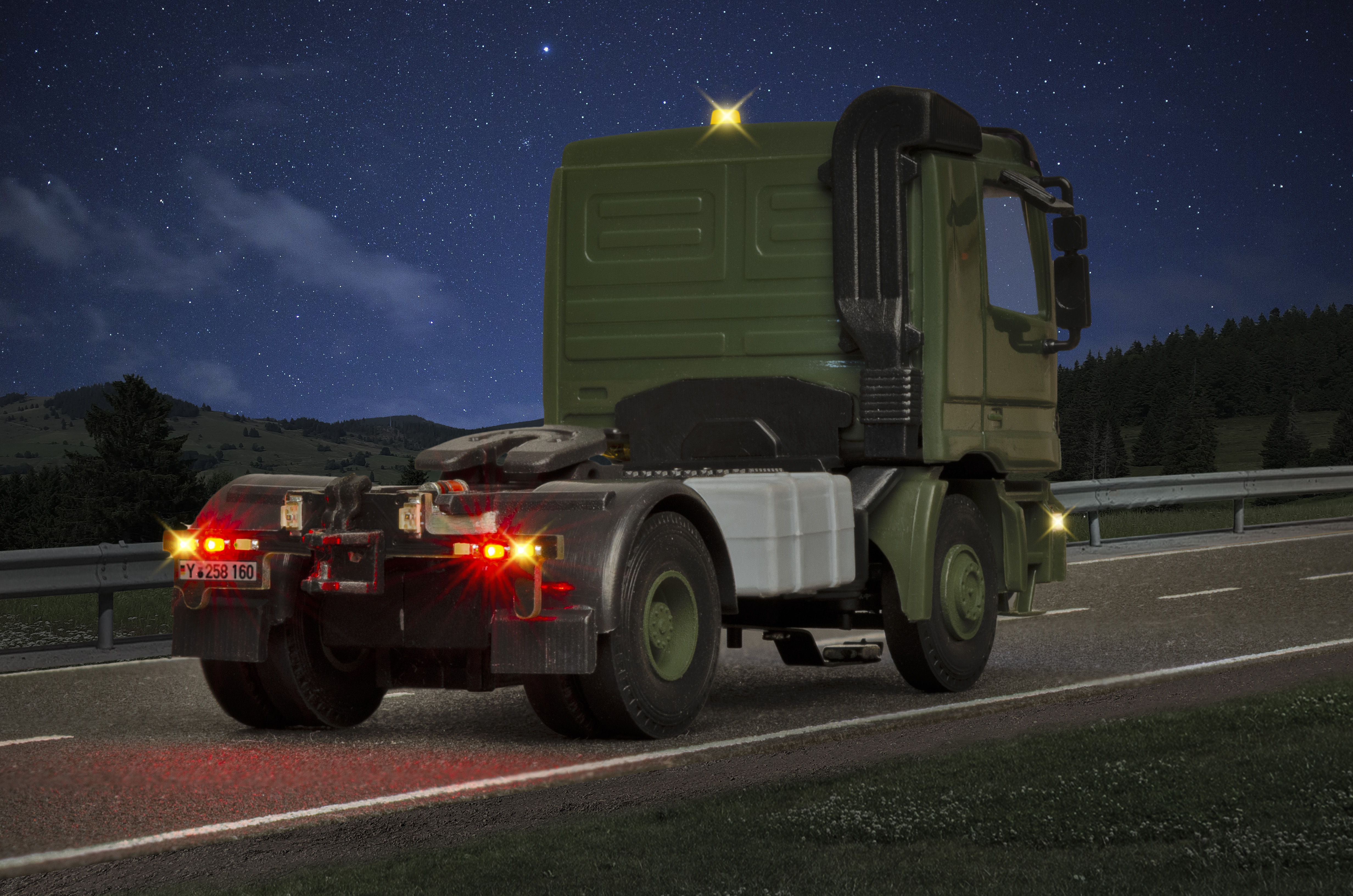 Viessmann 8160 H0 MB ACTROS 2-achs Sattelsch