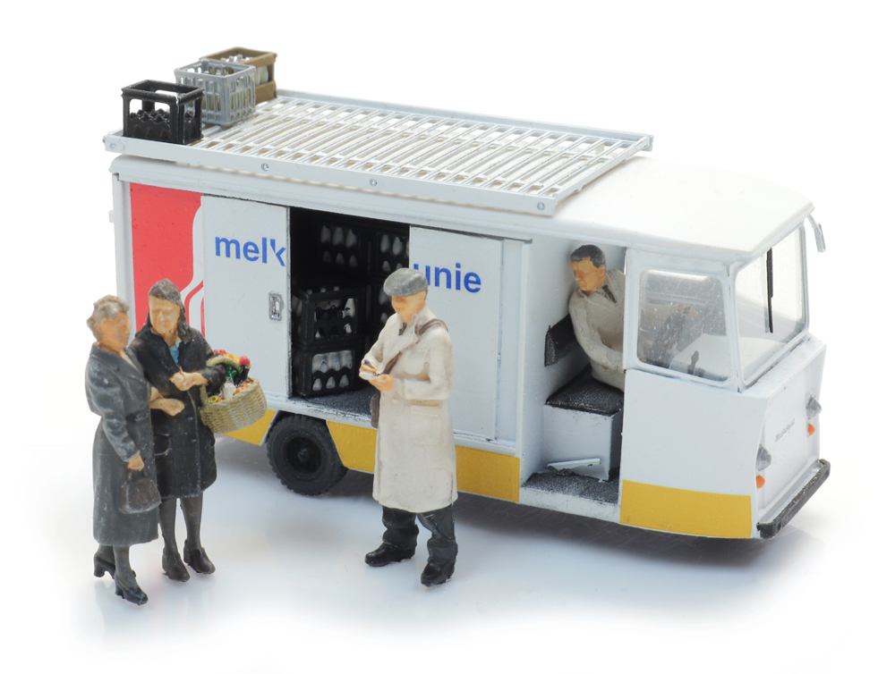 5870049 Milchmänner mit Kunden