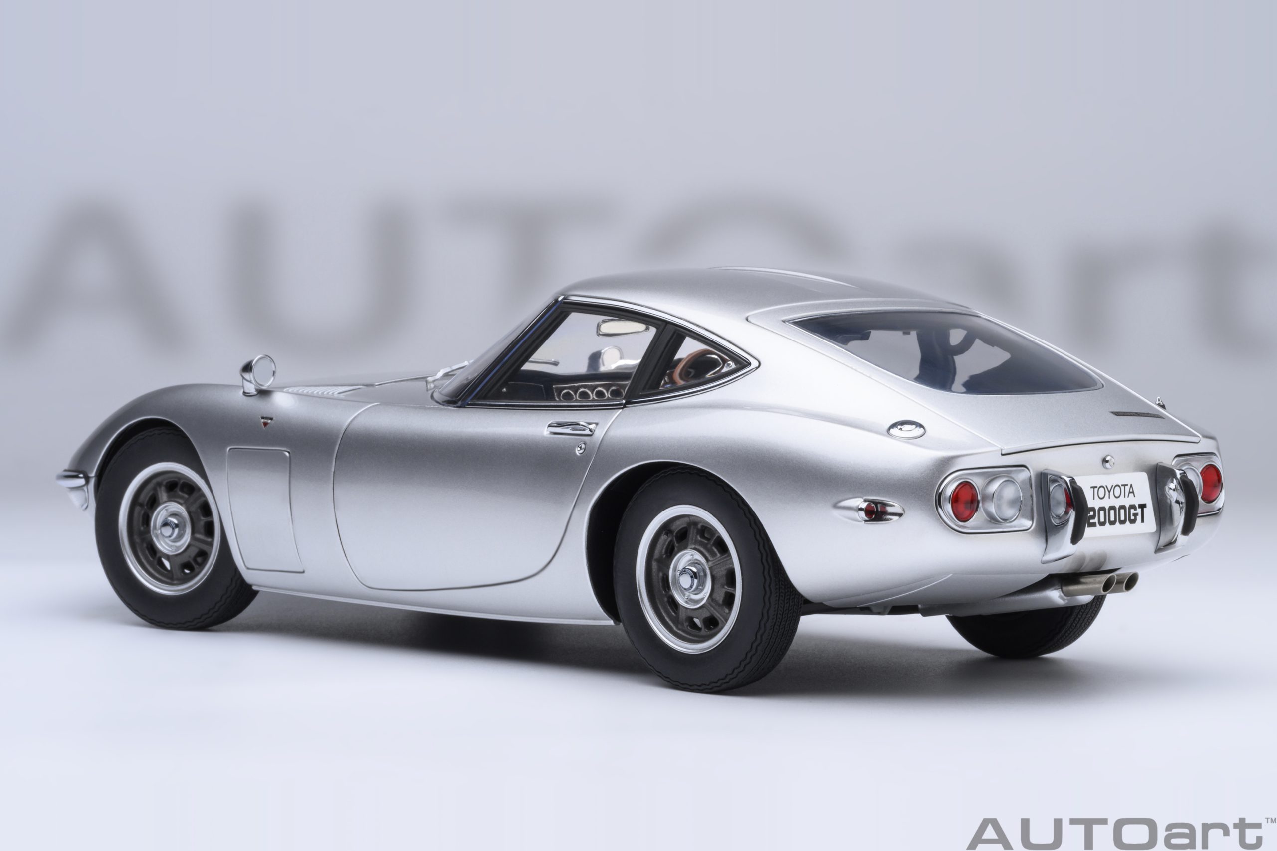 AUTOart 79548 Toyota 2000GT silber (1967)