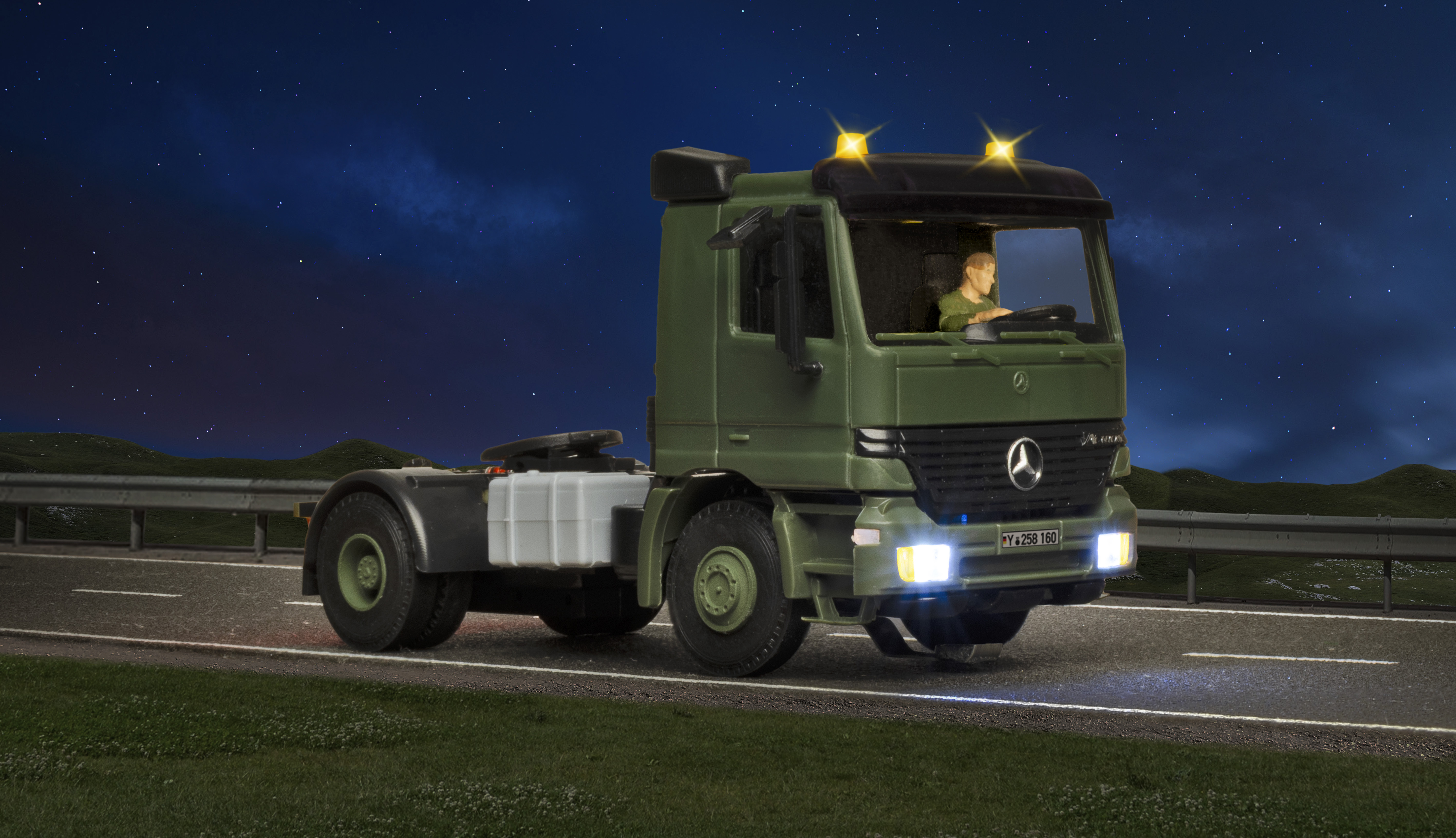 Viessmann 8160 H0 MB ACTROS 2-achs Sattelsch