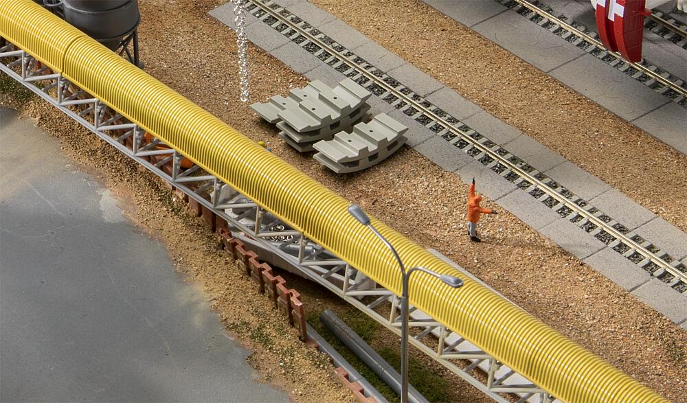 130165 Förderband mit Abdeckhaube