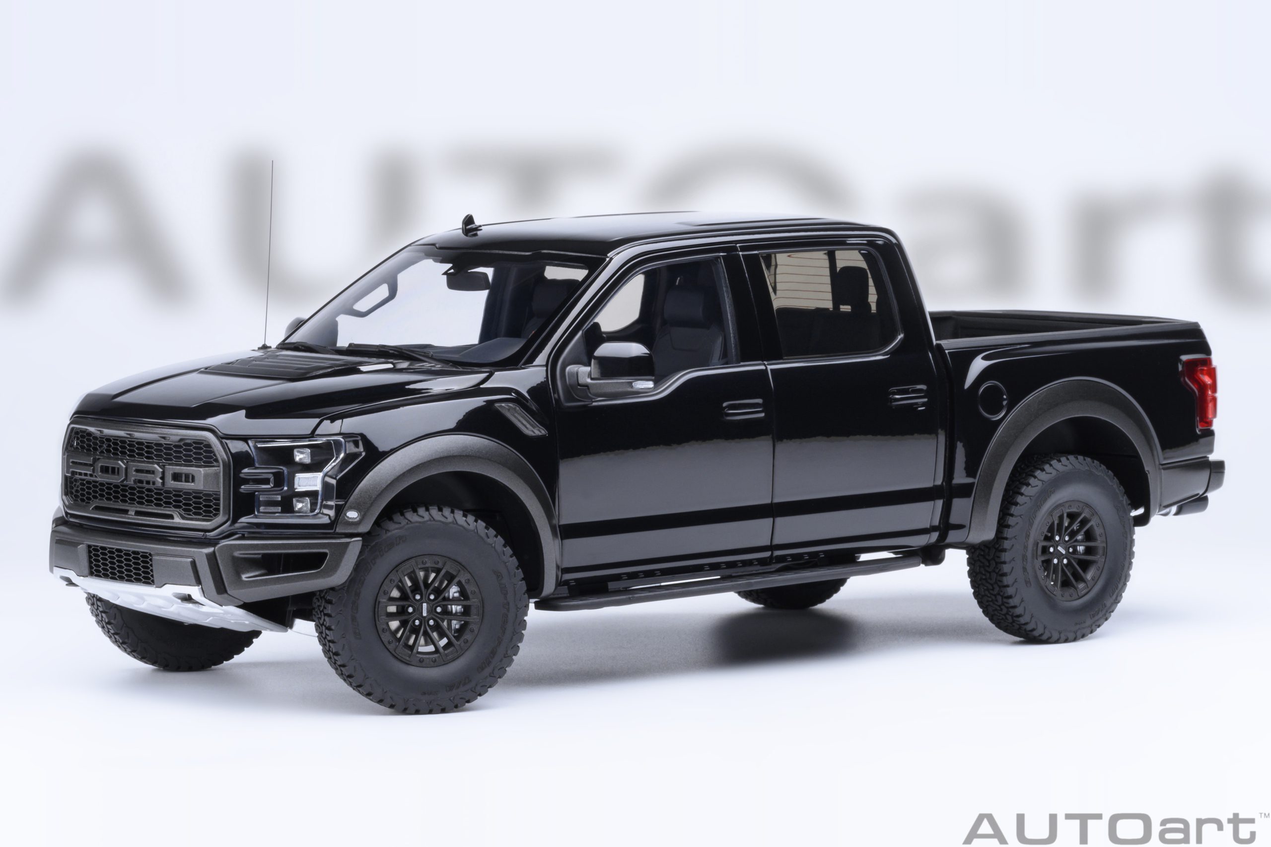 72947 Ford F-150 Raptor Supercrew 2017 schwarz