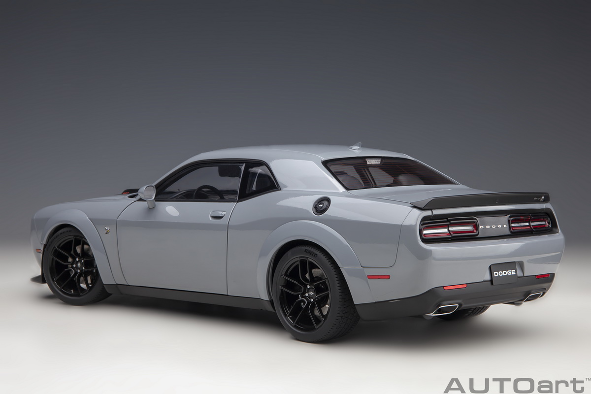 AUTOart 71774 Dodge Challenger R/T Scat Pack Widebody