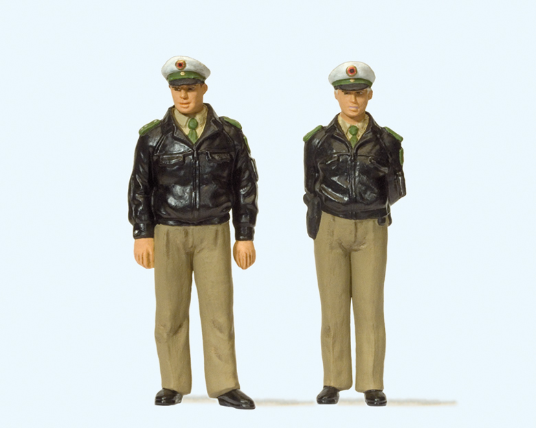 Preiser 44900 Polizisten stehend. Grüne Uniform. BRD