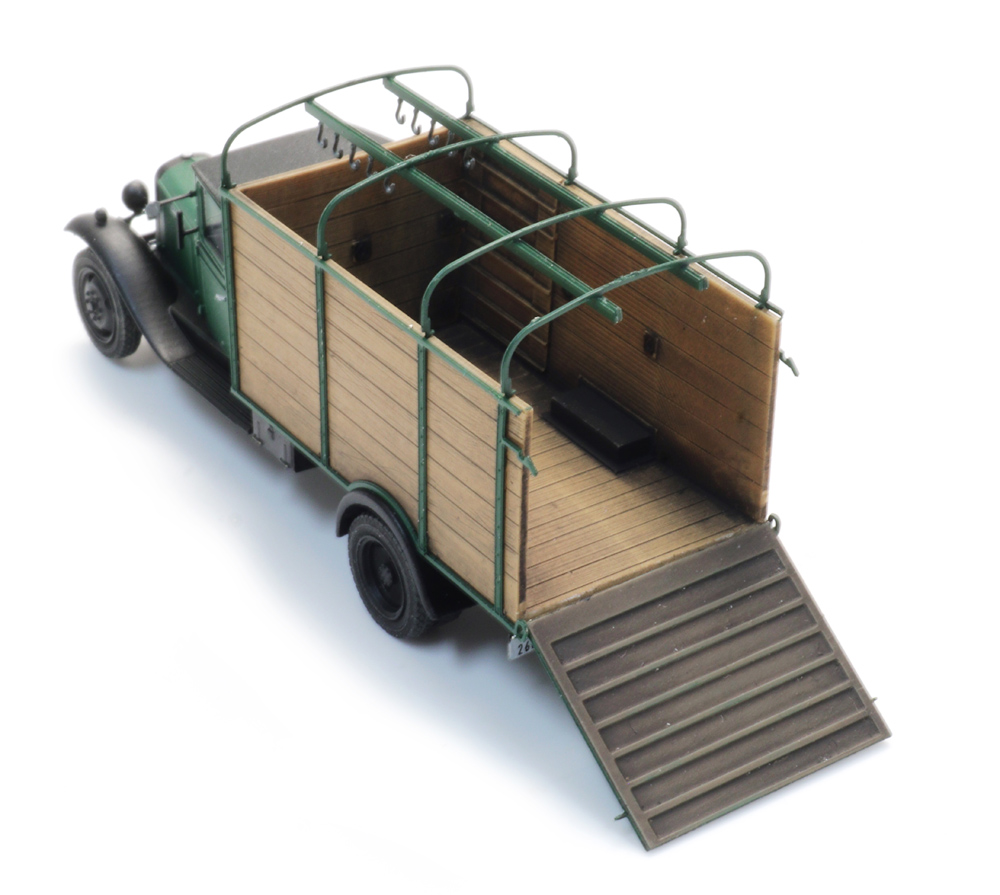 Artitec 387.631 Opel Blitz 6 Viehtransporter grün/braun