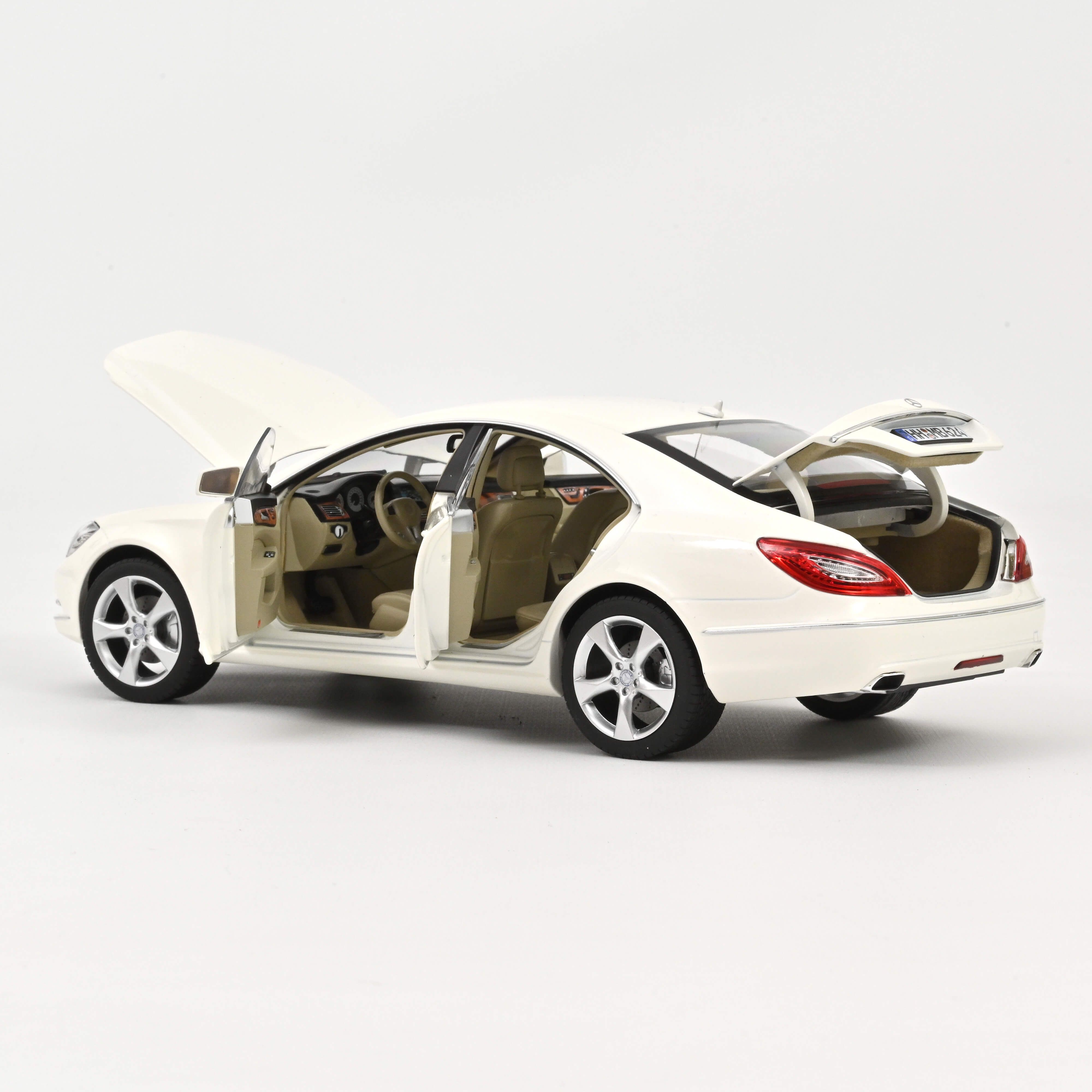 Norev 183943 MB CLS-Coupe brillant weiß-met. (2011)