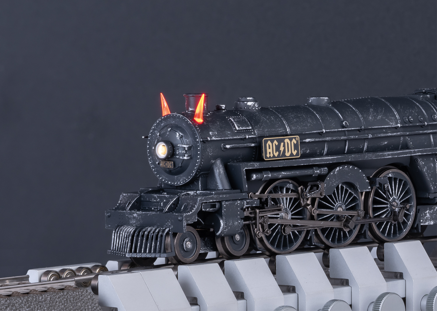 25492 AC/DC Dampflok Black ICE