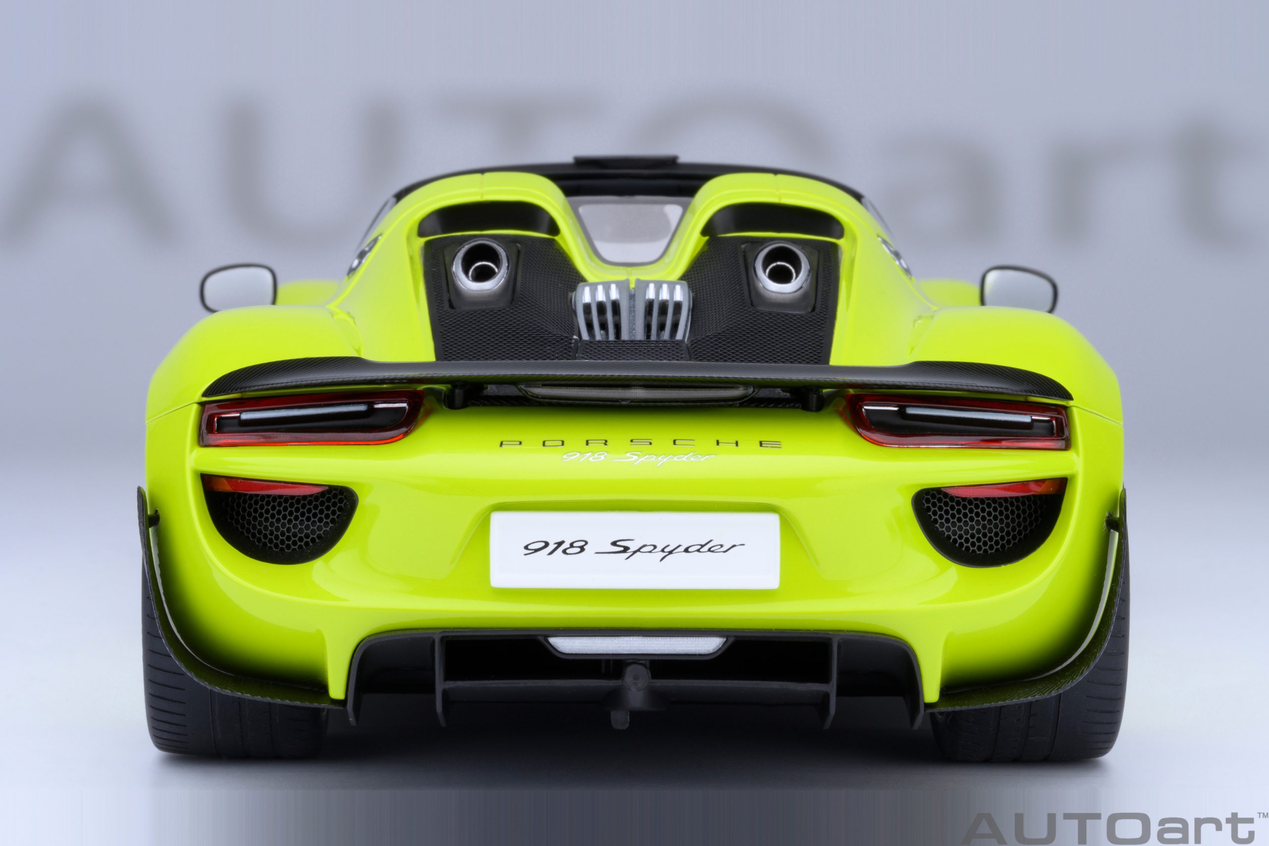 AUTOart 77921 Porsche 918 Spyder Weissach Package