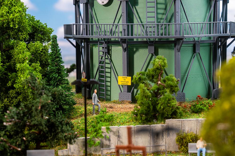 130157 Gasometer mit Rohrleitungen