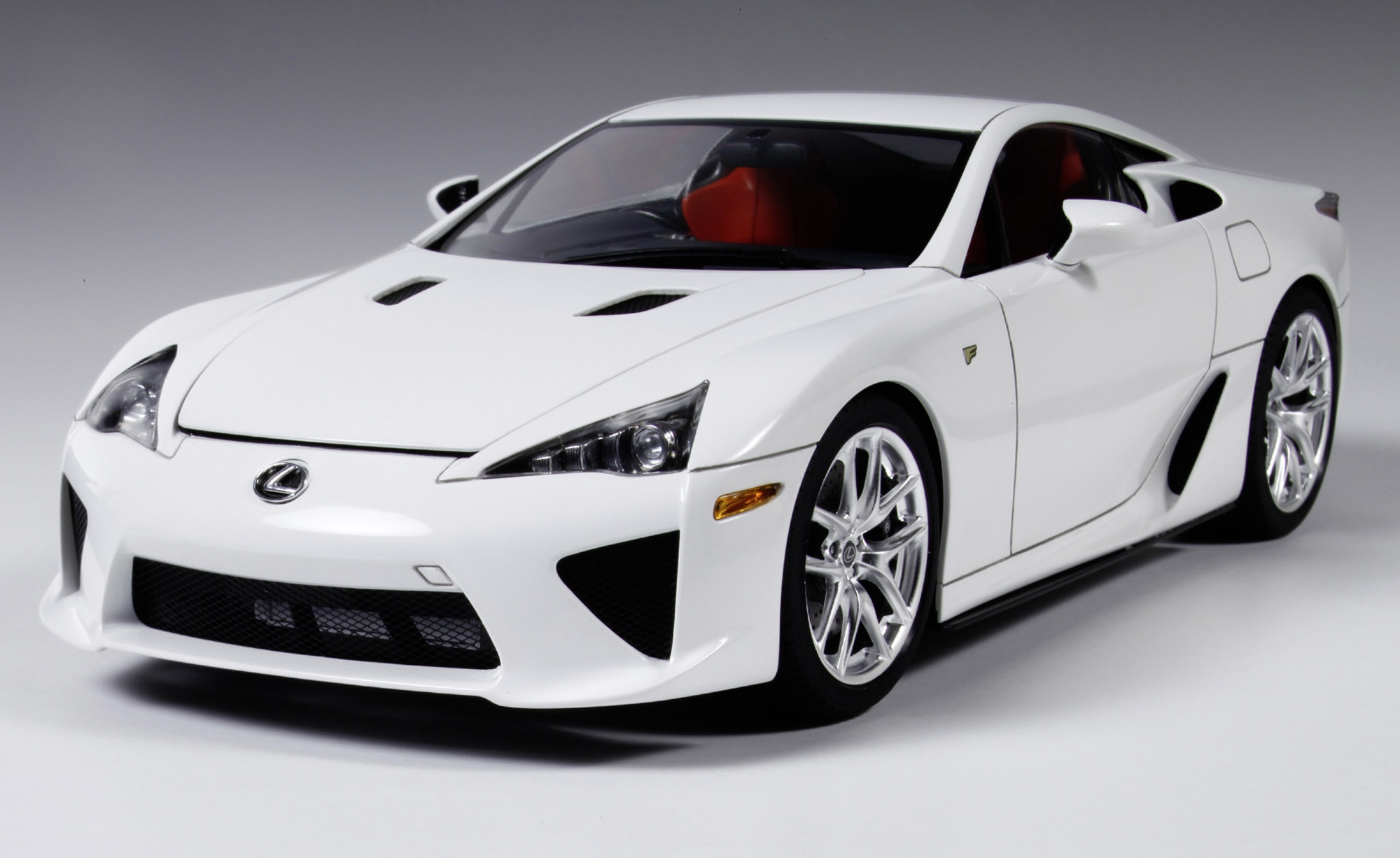 24319 Lexus LFA V10 SV m.Ph-Ätz-Teil
