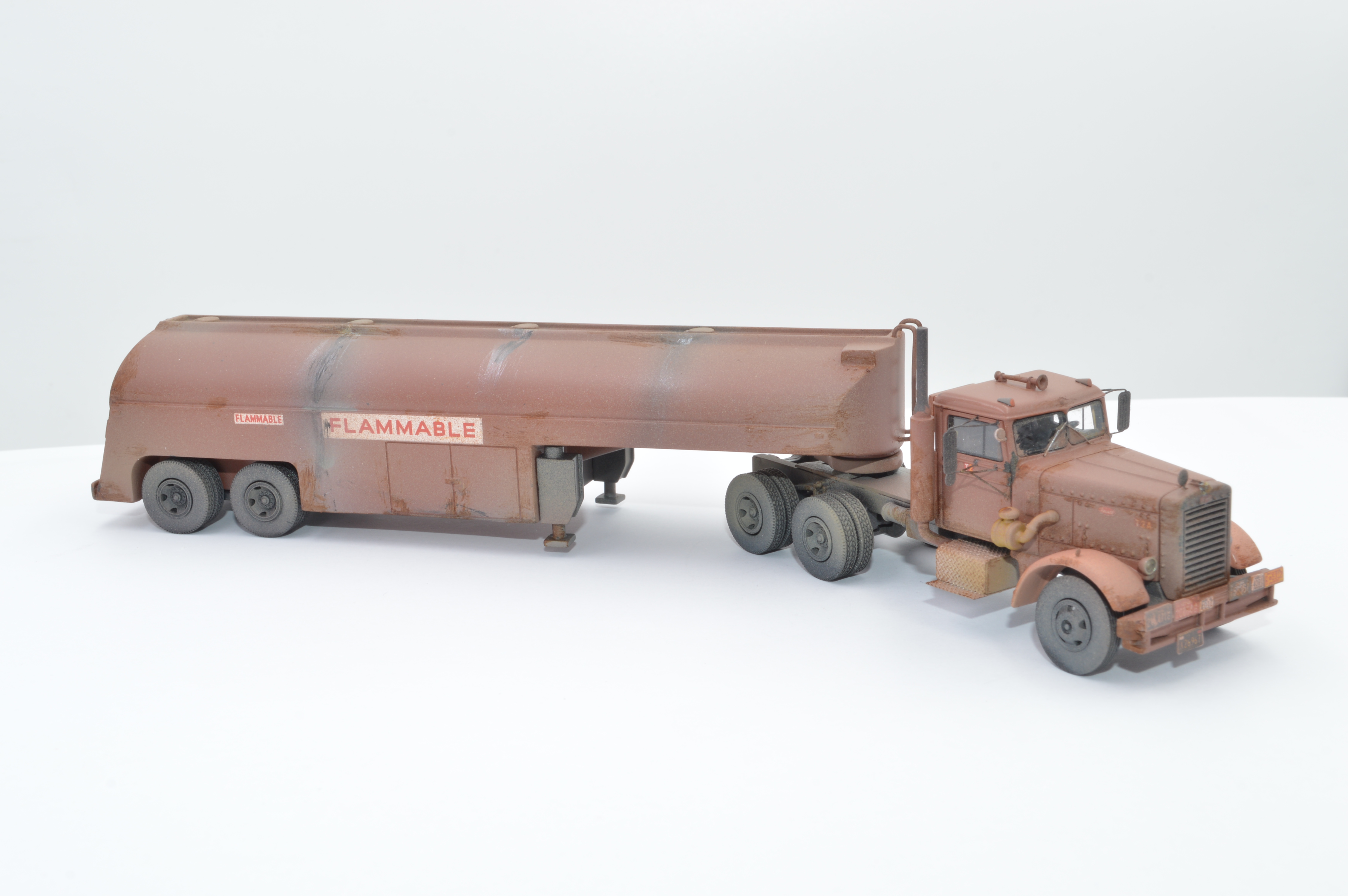 NPE NA99116 Peterbilt 281 Conventional Tanksattelzug