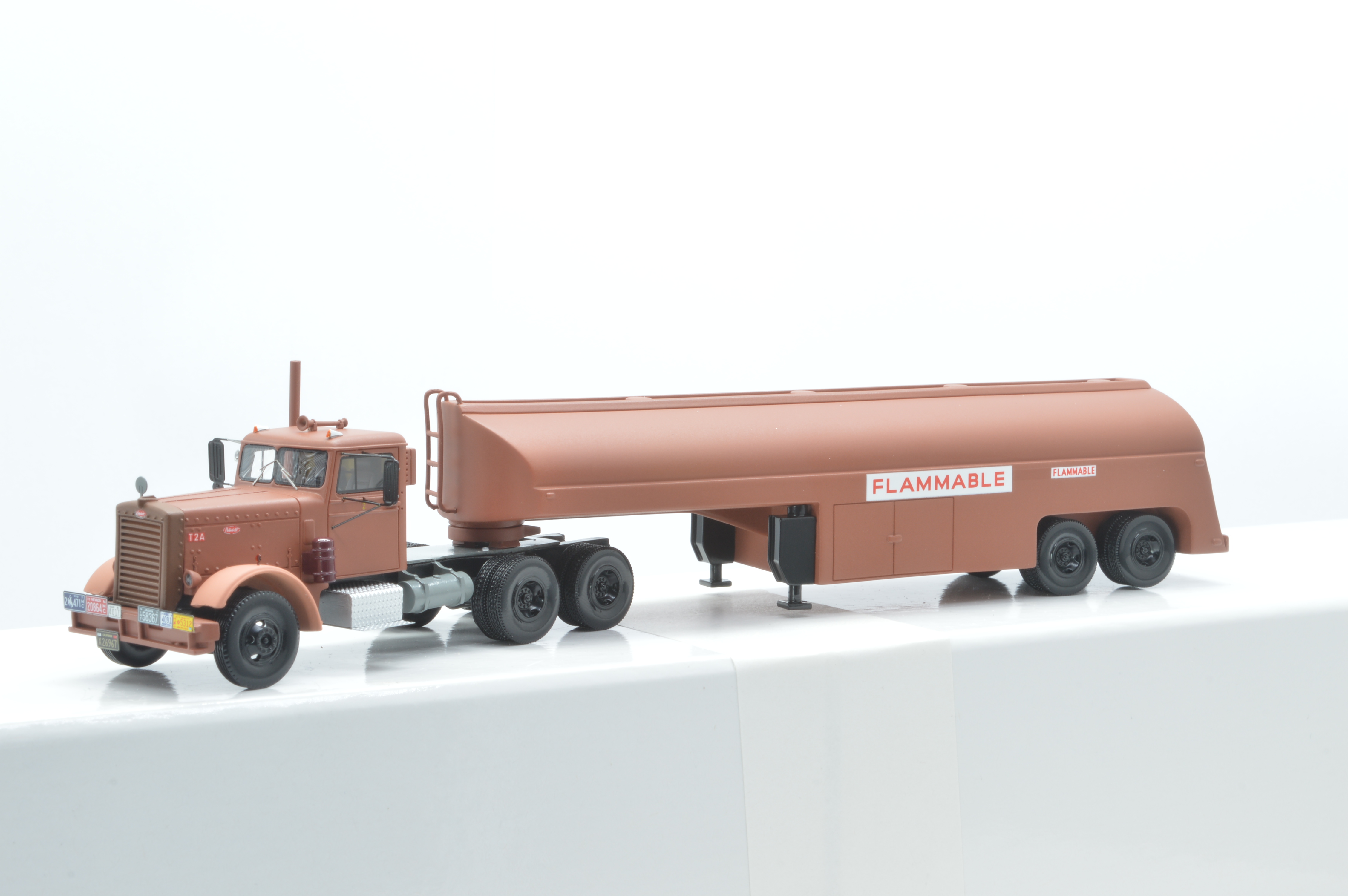 NA99166 Peterbilt 281 Conventional Tanksattelzug