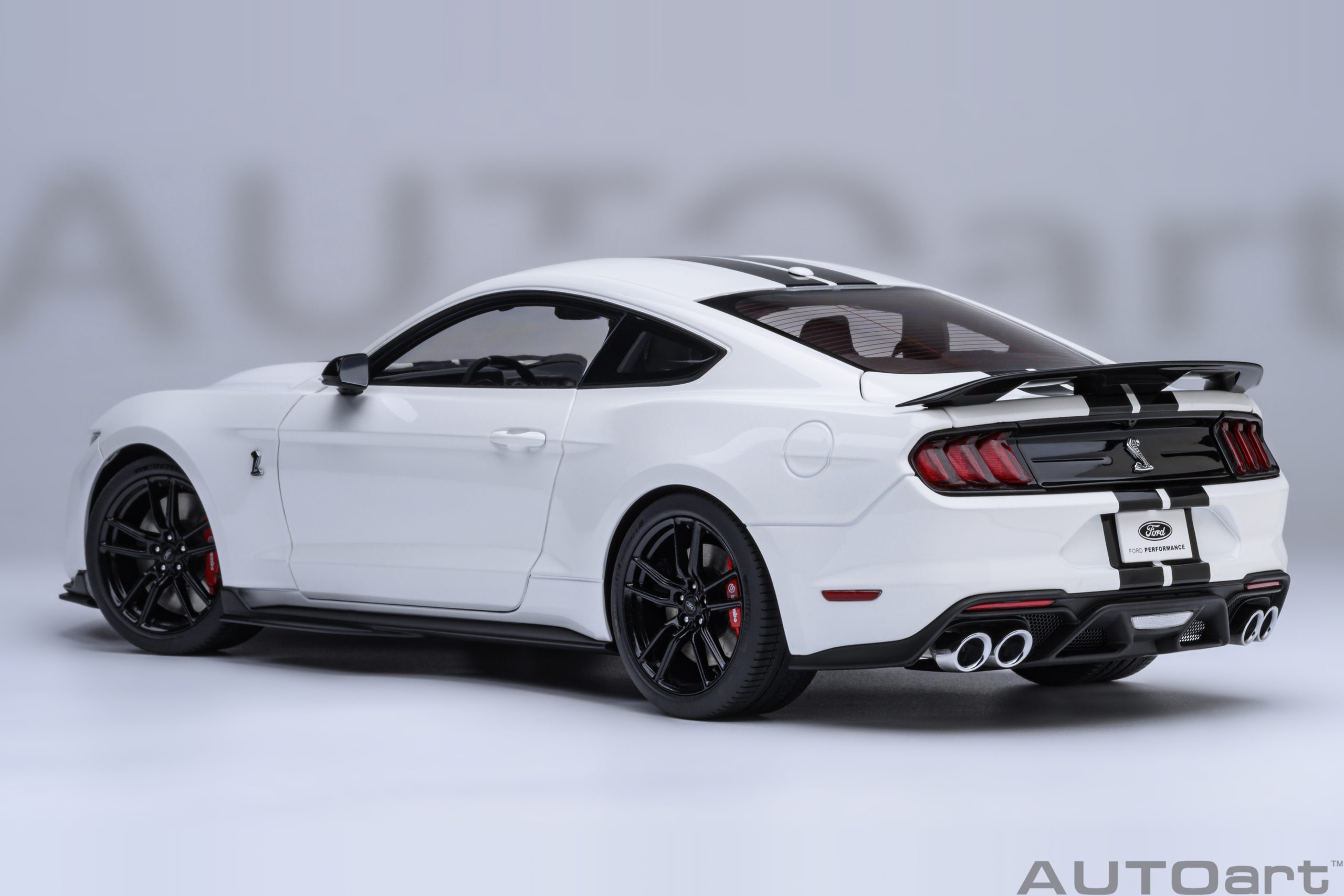 AUTOart 73095 Ford Mustang Shelby GT500 - white