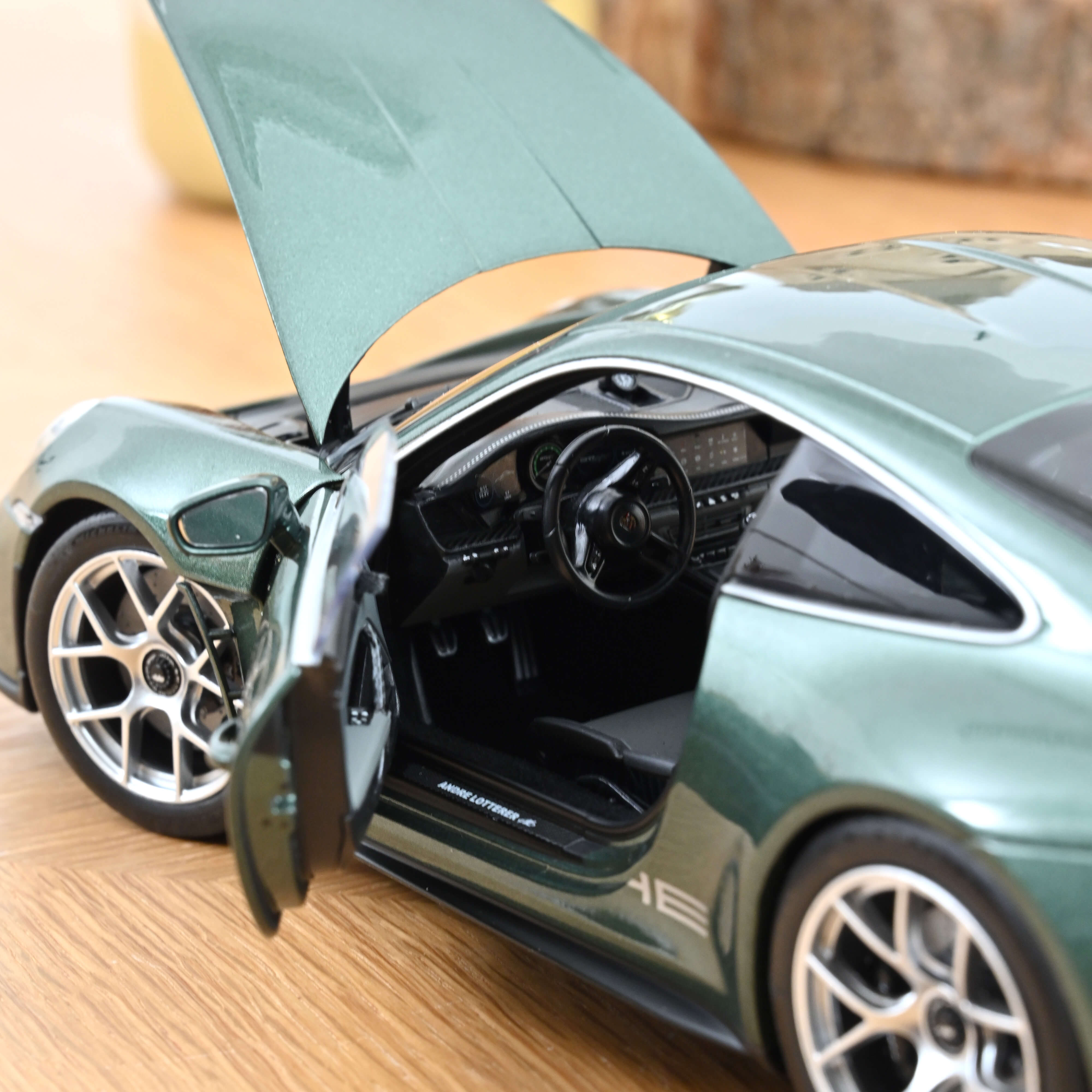 Norev 187472 Porsche 911 S/T green-met (2023)