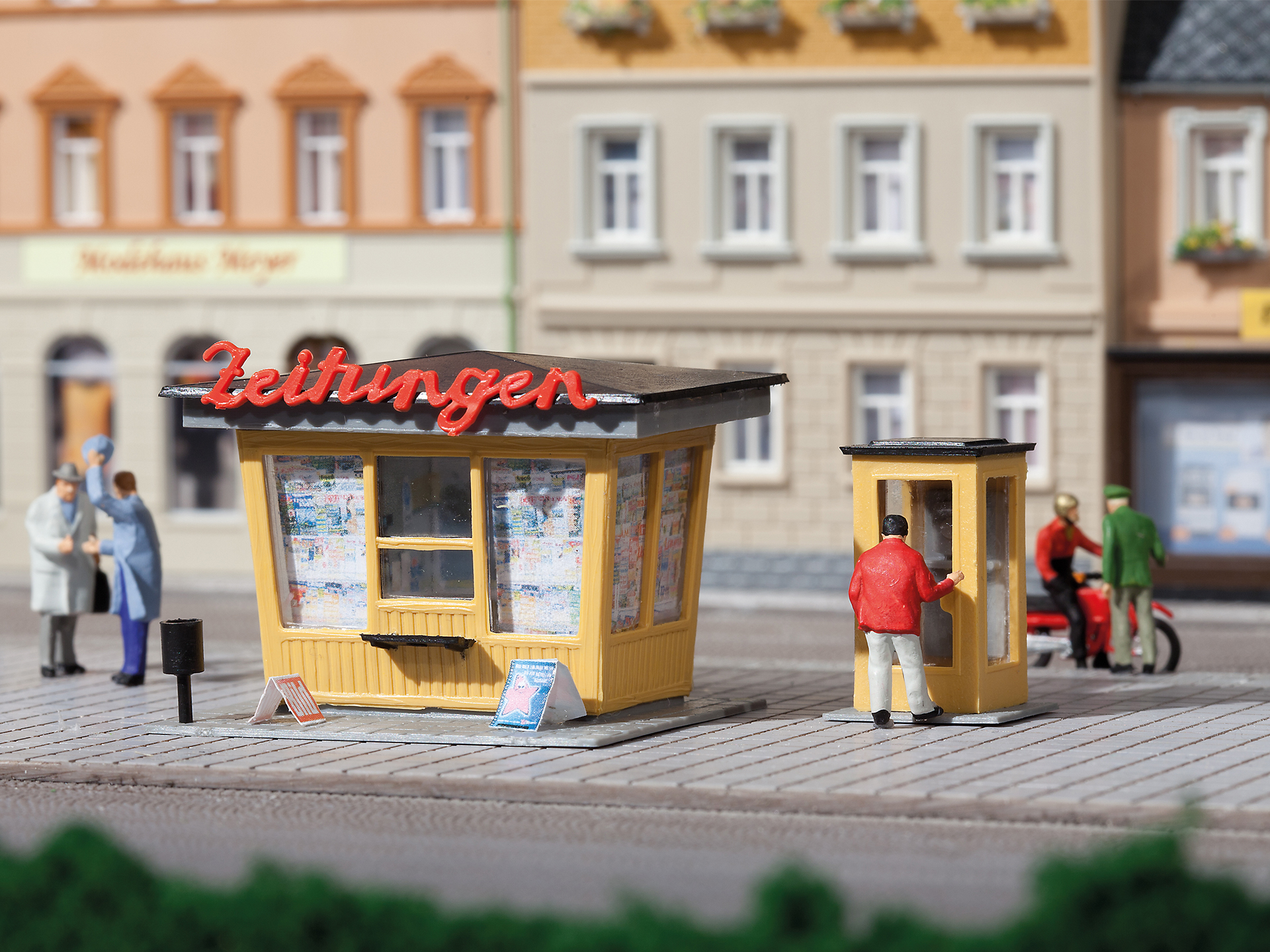 12340 Zeitungskiosk mit Telefonzelle