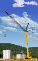 13033 Liebherr LTM 1800 mit Wippspitze