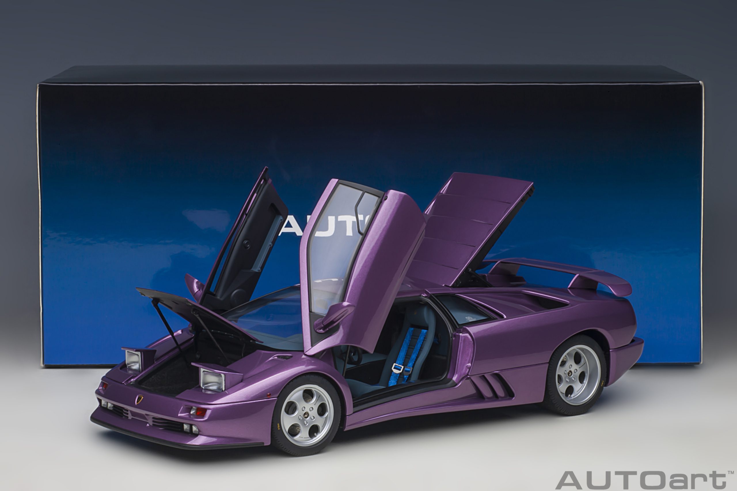 AUTOart 79158 Lamborghini Diablo SE30 1993 lila
