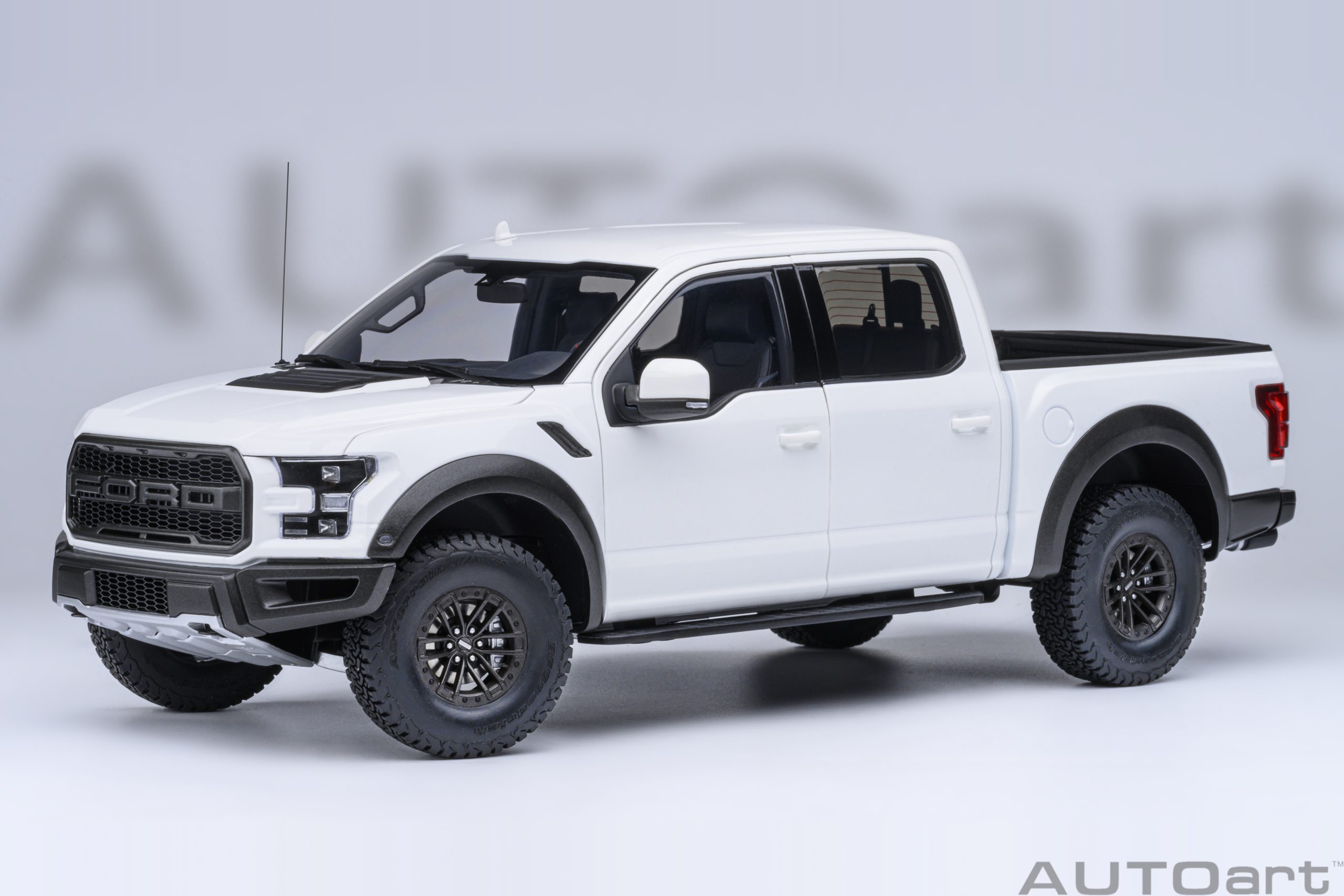 72946 Ford F-150 Raptor Supercrew 2017 weiß