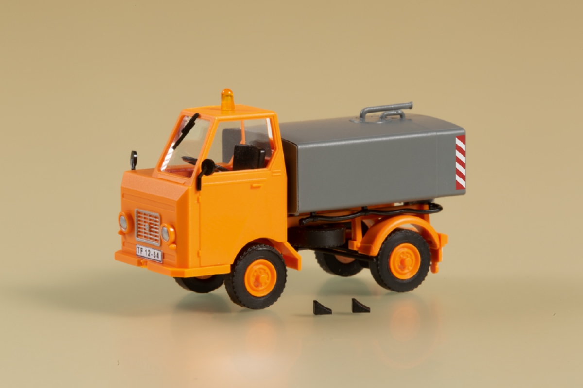 41657 Multicar M22 mit Wassertank