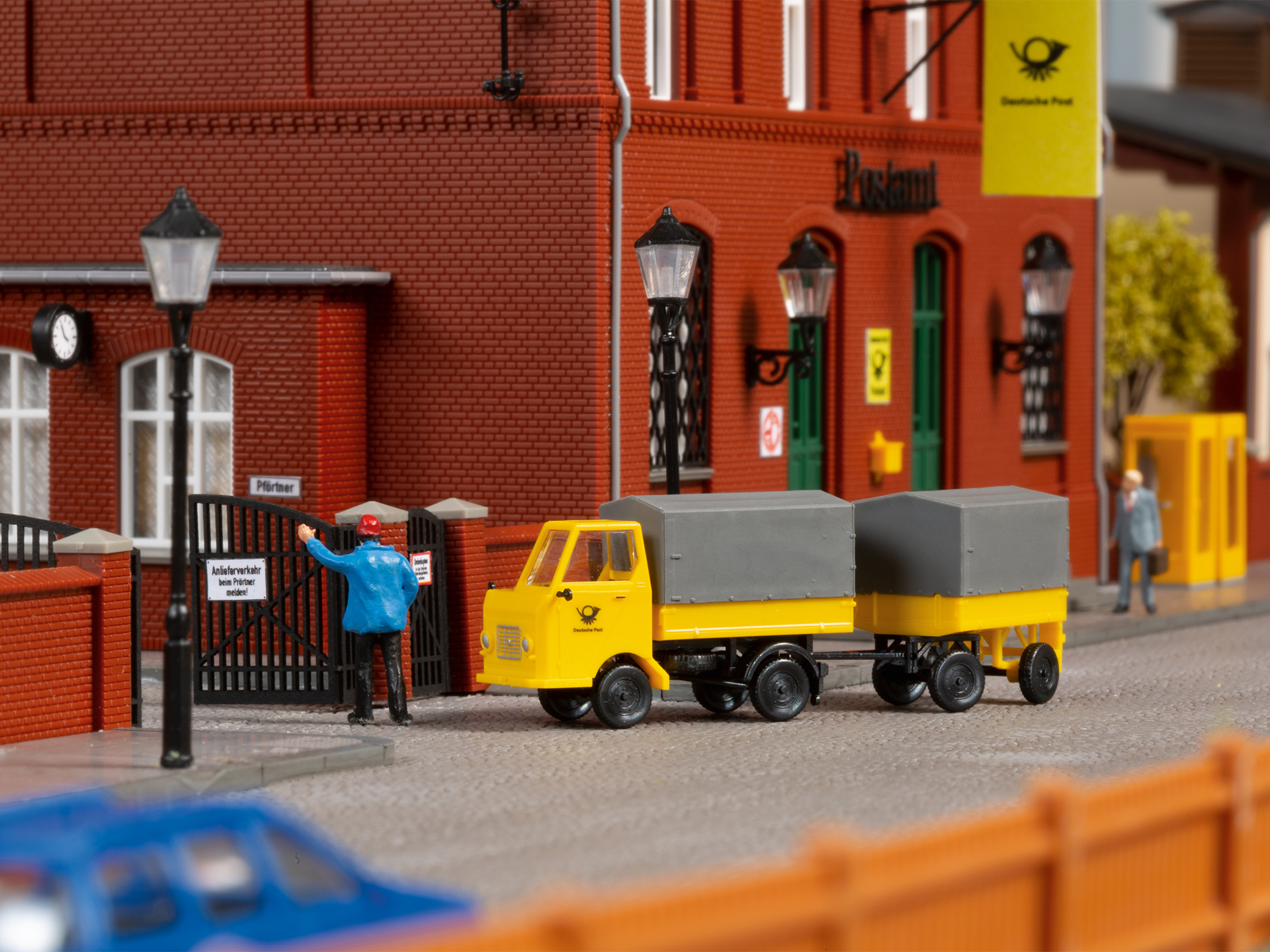 43662 Multicar M22 Post mit Anhänger