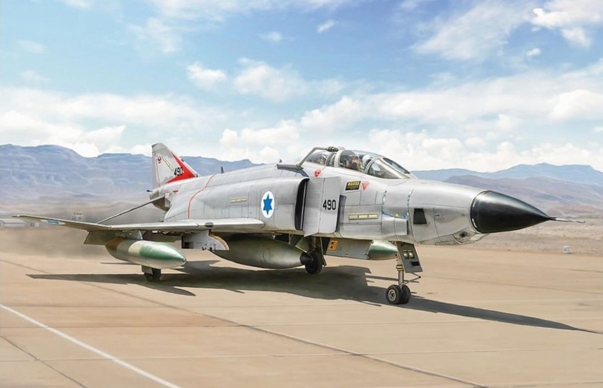 2818 RF-4E Phantom II