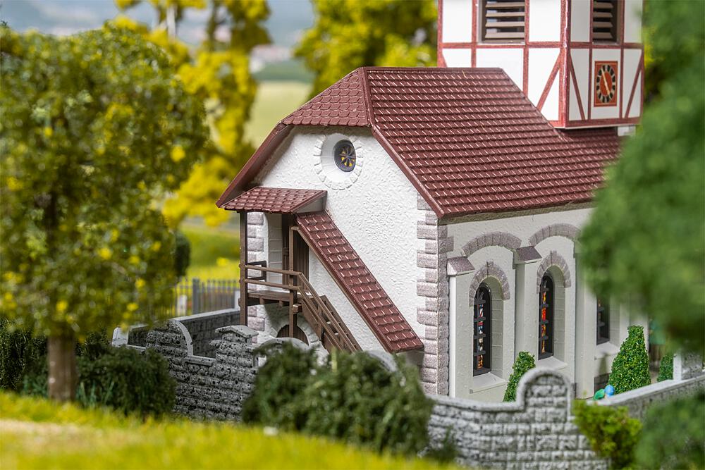 130679 Dorfkirche mit Kirchhof