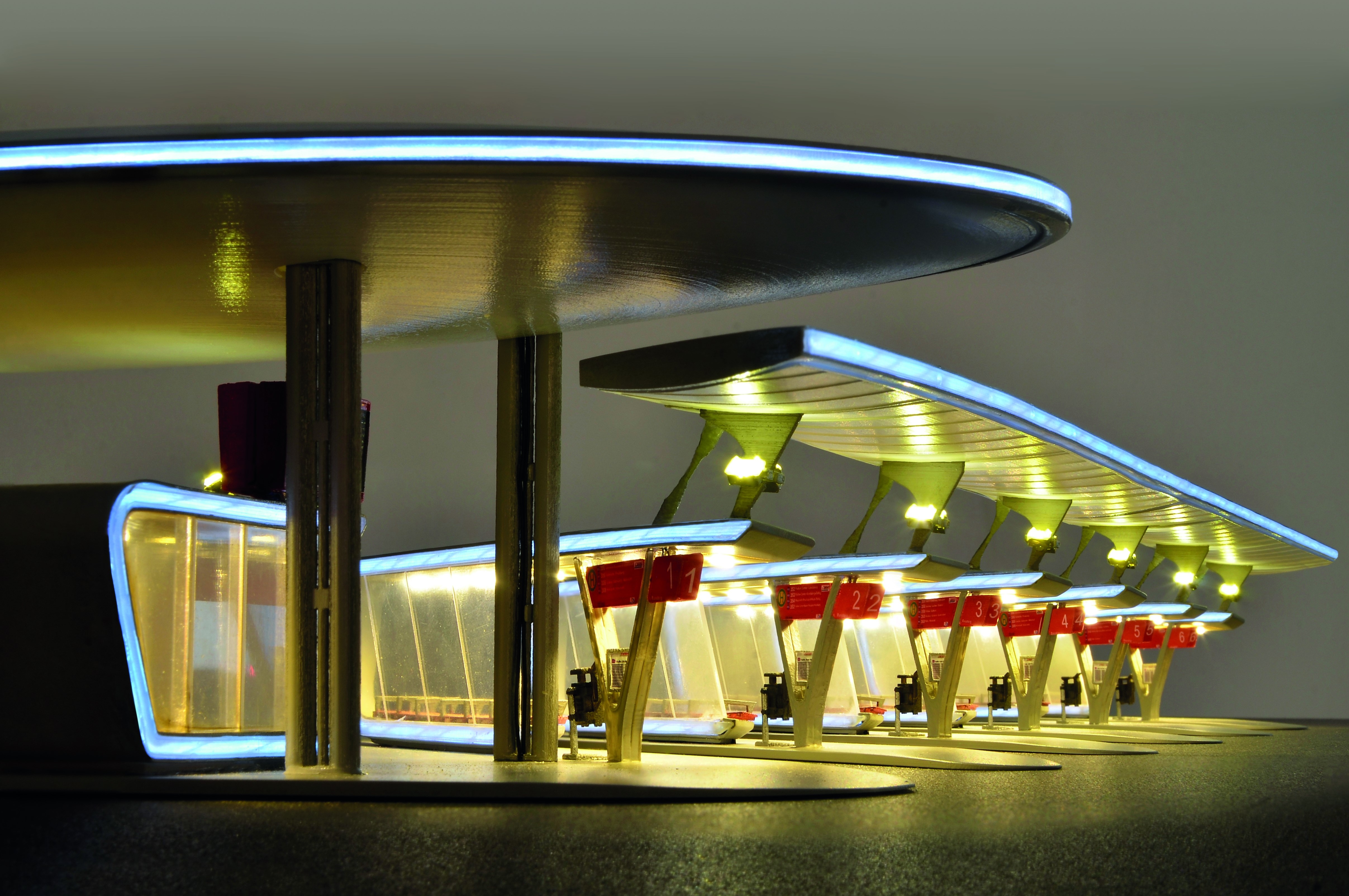 Kibri 39000 Moderner Busbahnhof Halle