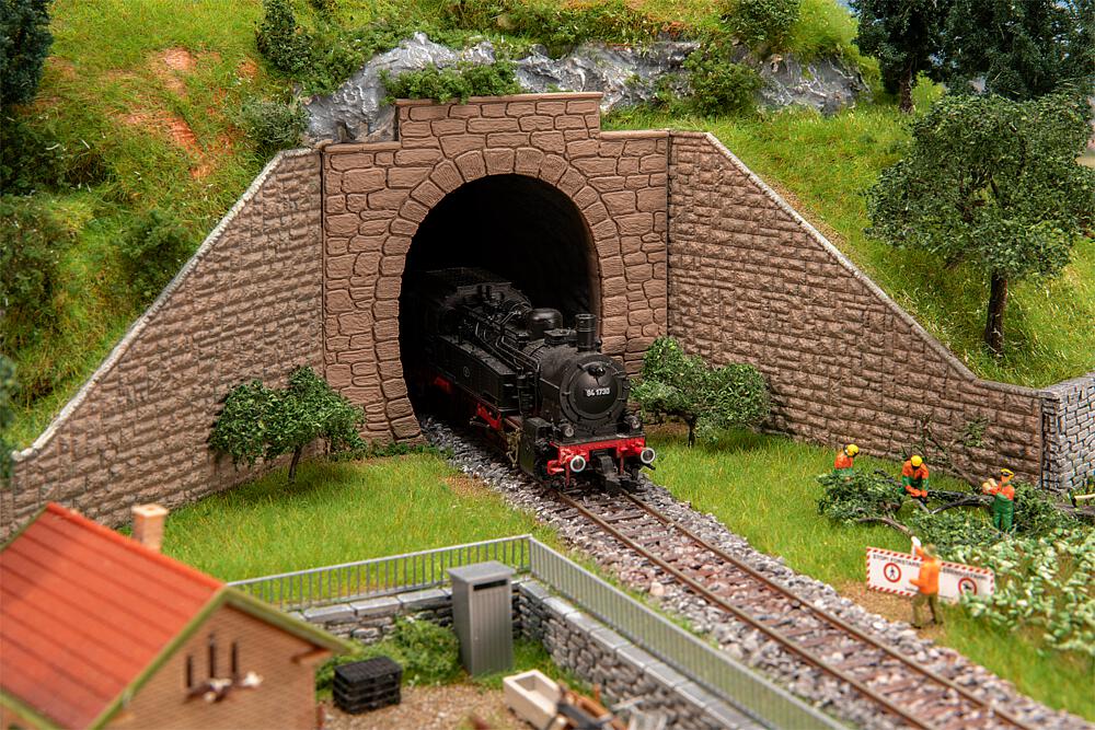 120577 2 Tunnelportale, 1-gleisig