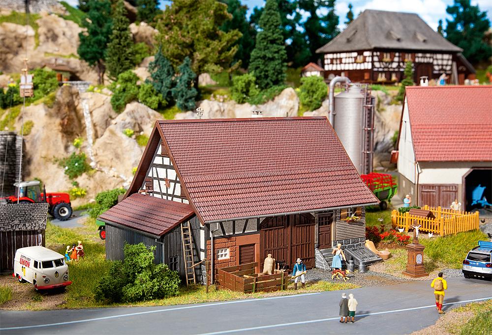 130536 Kleines Bauernhaus