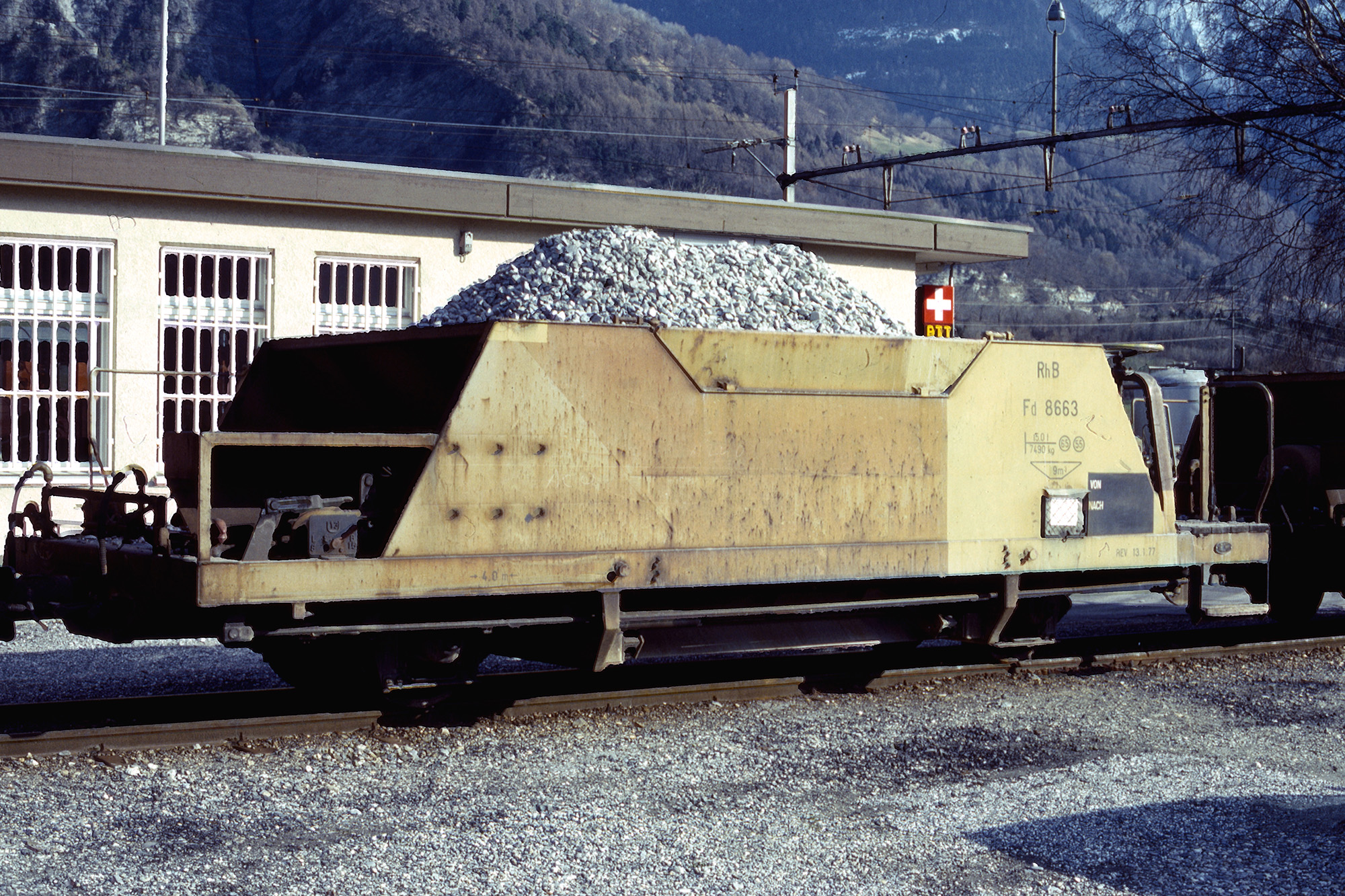 Bemo 9453113 RhB Fd 8663 Schotterwagen