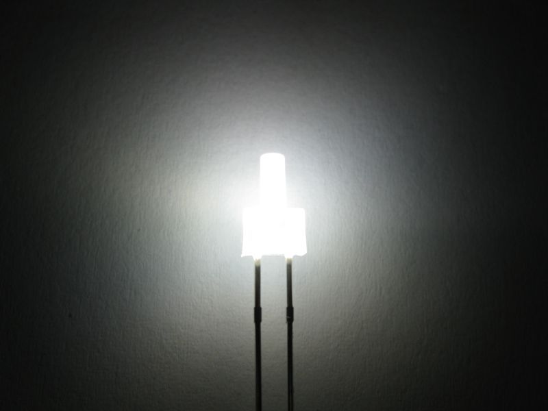 50802 Tower LED lang 2mm kaltweiß / weiß diff