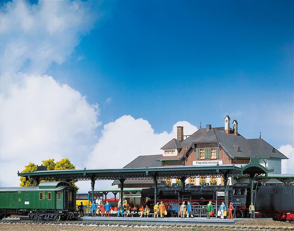 120181 Bahnsteig überdacht