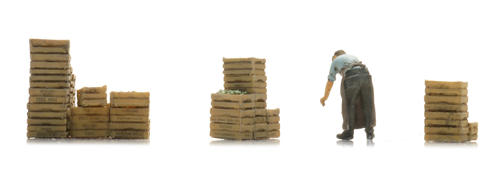5220033 Marktverkäufer mit Kisten