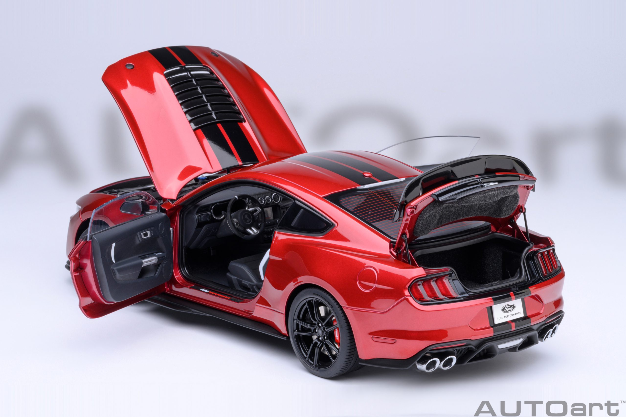 AUTOart 73098 Ford Mustang Shelby GT500 - red