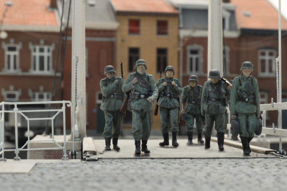 5720005 WM-Infanterie marschiert an die Front