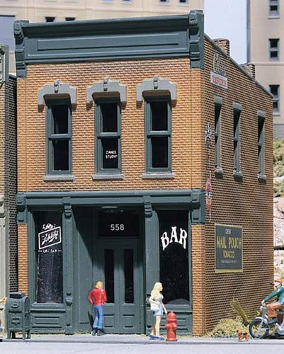 DPM10100 Kelly's Saloon