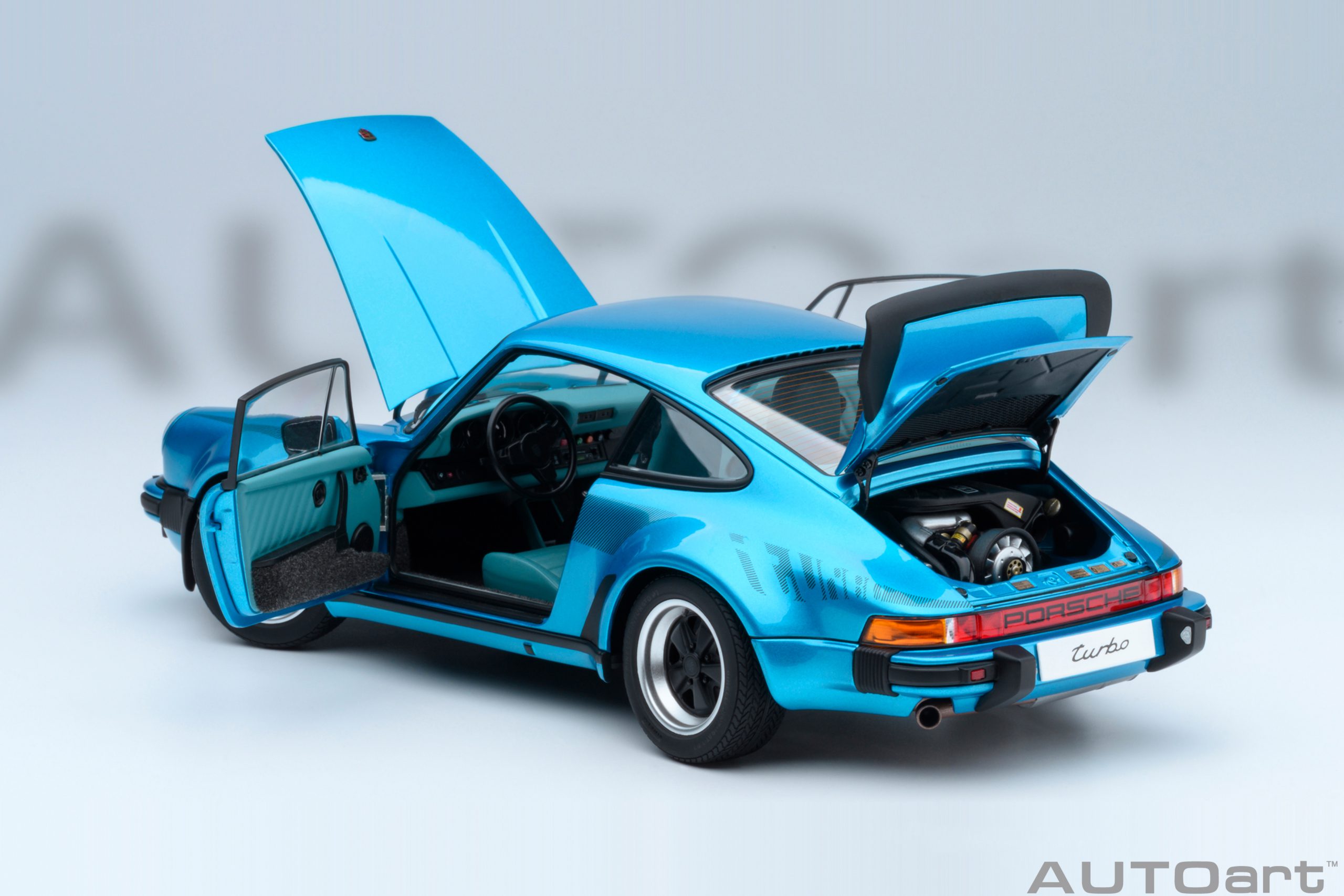 AUTOart 78115 Porsche 911 (930) Turbo 3.0 minerva blue
