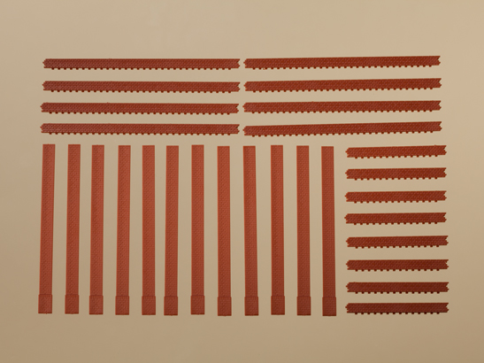80402 Säulen und Ziegelfriese rot