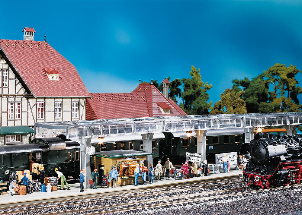120188 Bahnsteig mit Kiosk