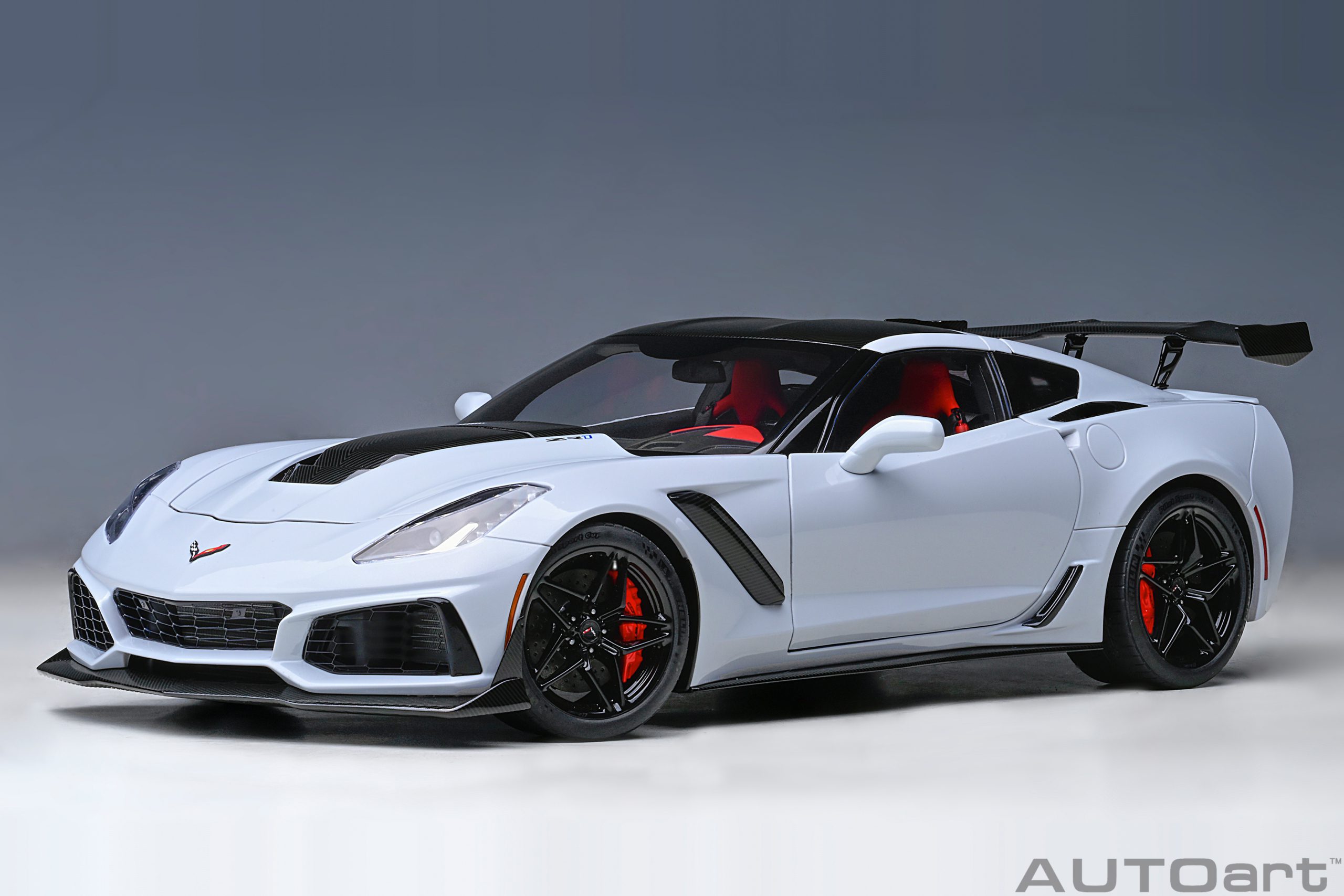 71277 Chevrolet Corvette ZR1 2019 graumetallic