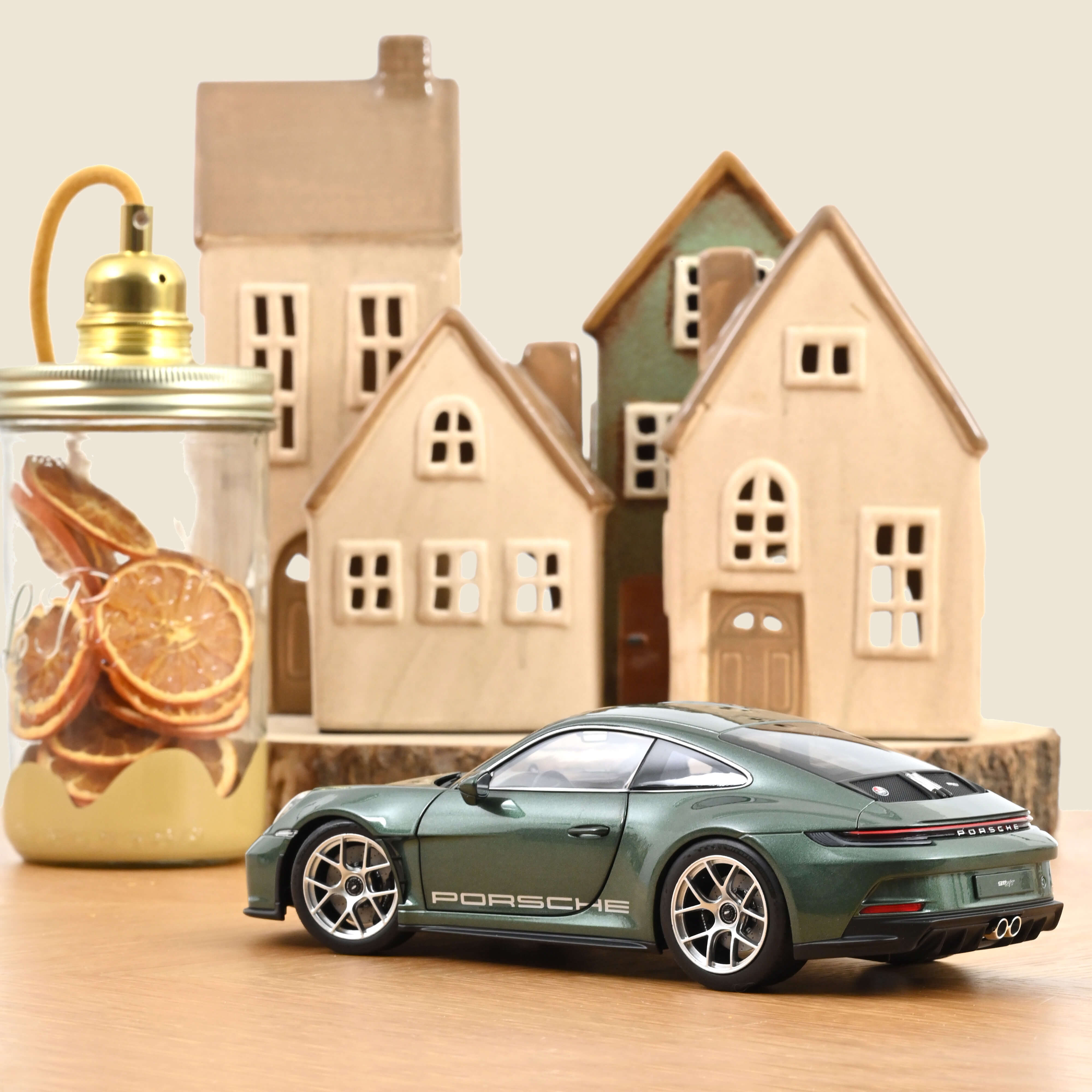 Norev 187472 Porsche 911 S/T green-met (2023)