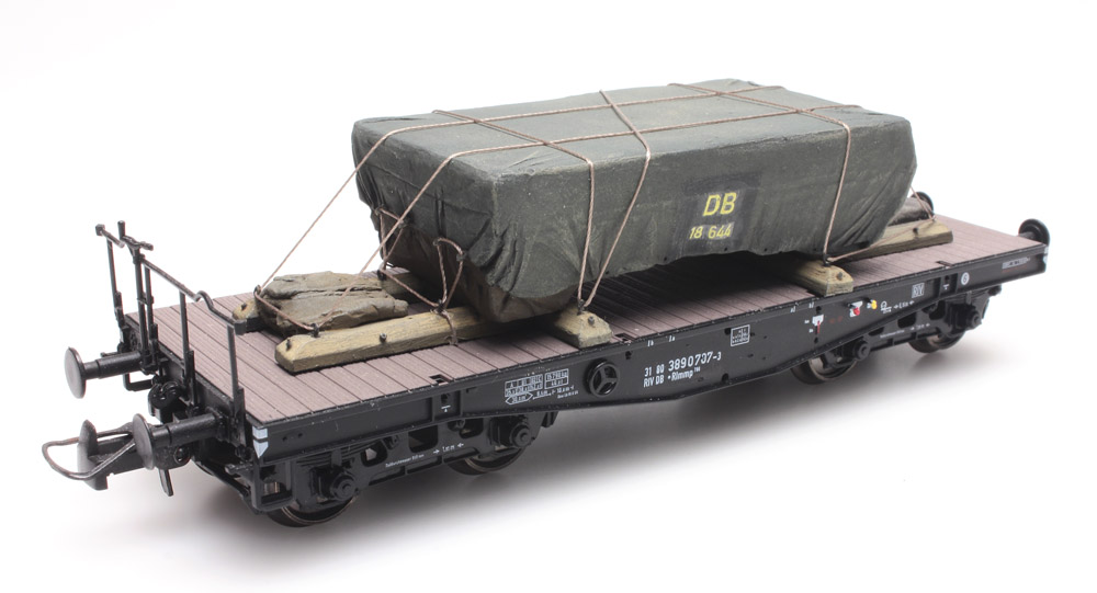 487.801.58 Ladung: Transportkiste unter Plane