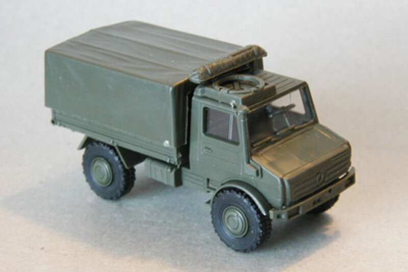 211201053 Unimog U3000/4000 Pritsche/Plane