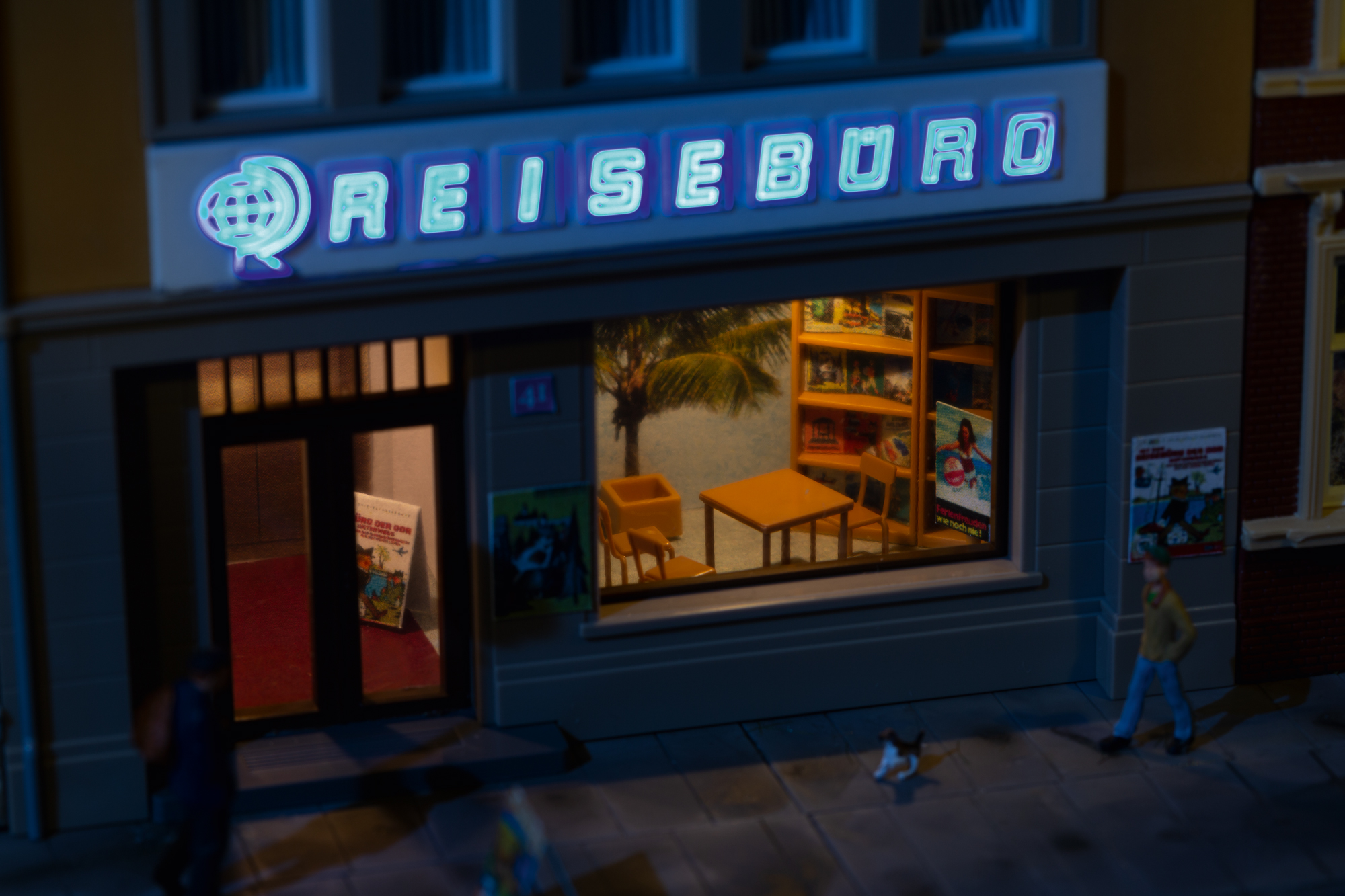 58102 LED-Beleuchtung Reisebüro