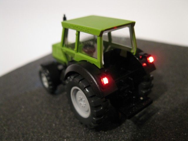 50041 Deutz Fahr Traktor Trecker mit Beleucht