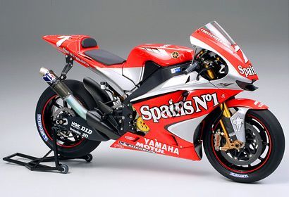 14100 Yamaha YZR-M1 #7/#33 ´04
