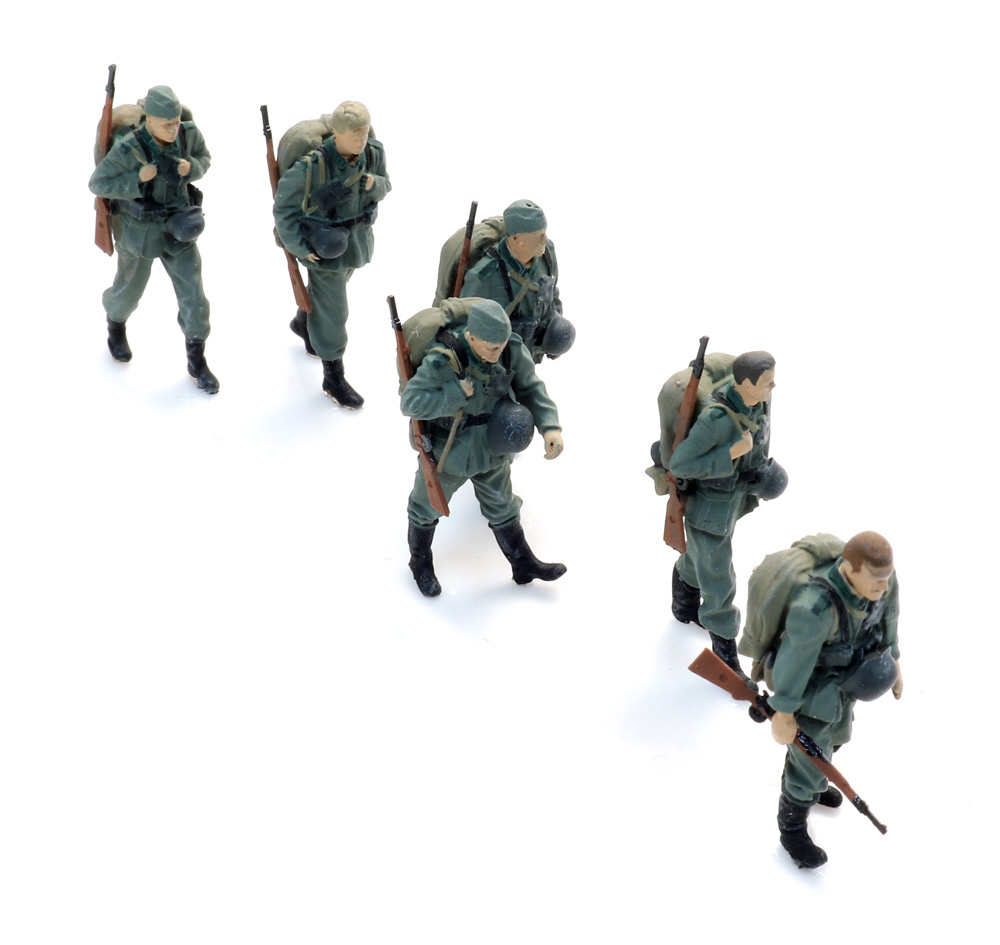 5720002 WM-Infanterie auf langem Marsch